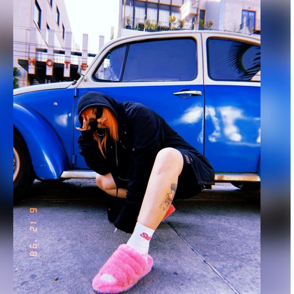 UGG Pride Fluff Yeah Slide Women and Men - Picture 4 of 11